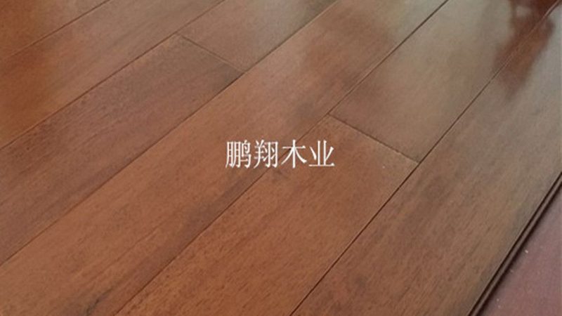 强化地板与实木地板：一场材质的对话